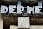 Detail van de uitgehouwen letters.
<br/>
Gert-Jan Lobbes, 2023