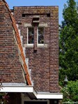 Het trappenhuis is uitgebouwd en ook voorzien van ornamenten.
<br/>
Gert-Jan Lobbes, 2016