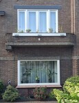 Balkonnetje met plantenbak.
<br/>
Joop de Haan, 2026