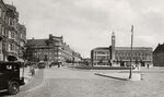 Het Scheldeplein vroeger, met links het hoekpand met de markante hoekoplossing.
              <br/>
              Stadsarchief Amsterdam, 1932