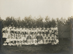 Gymnastiekvereniging Olympia met voorzitter KP Zuurbier (in zwart pak). Gem. Gymlokaal, Smeerlaan 1.
              <br/>
              Collectie Jannie Nieuwland,  Jaar onbekend