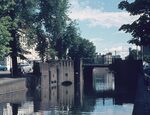 De brug gezien vanaf het Groenewegje.
<br/>
C.L. van Pelt / Haags Gemeentearchief, ca. 1980