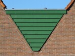 De overgang tussen de huizen met de topgevels is met hout vormgegeven.
<br/>
Gert-Jan Lobbes, 2026