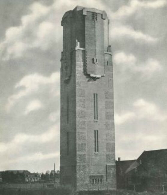 De enige bekende foto van de watertoren van Dinteloord - helaas in lowres.
              <br/>
              