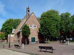 Zwanenplein met voorkant kerk.
<br/>
Gert-Jan Lobbes, 2021