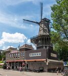 Onder de rook van De Gooyer.
<br/>
Marcel Westhoff, 2024