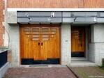 Garagedeur, lichtbak en portiek.
              <br/>
              Gert-Jan Lobbes, 2024