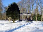 In het besneeuwde park.
<br/>
Gert-Jan Lobbes, 2019