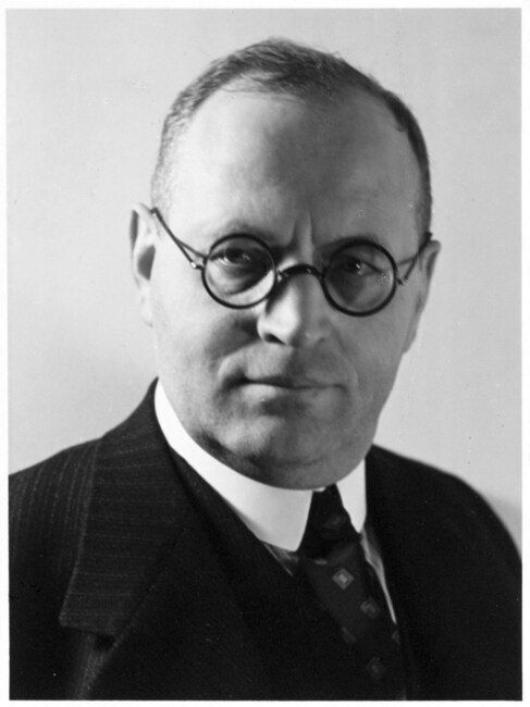 Portretfoto.
              <br/>
              Collectie Stadsarchief Amsterdam, fotograaf onbekend, zonder jaartal