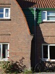De huizen met de topgevels steken iets naar voren.
<br/>
Gert-Jan Lobbes, 2026
