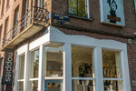 De hoek, met eenvoudige balkonhekje.
<br/>
Marcel Westhoff, juli 2022