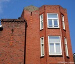 De verdiepingen. De versieringen lijken op elkaar, maar het blinde linker deel hoort niet bij het pand.
<br/>
Gert-Jan Lobbes, 2025