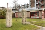 Badhuisweg 3, voormalig Shell-terrein met decoraties van het voormalig IJ-paviljoen.
<br/>
Doriann Kransberg / Stadsarchief Amsterdam, februari 2009