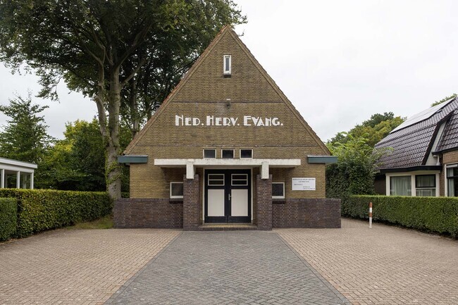 Voorgevel.
<br/>
Roel Siebrand, 2025
