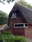 Dienstgebouw, gevel.
              <br/>
              Rieks Witte, juli 2014