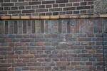 Staand metselwerk bij de rand van het balkon.
<br/>
Rinetzko, 2026