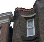 Aansluiting met de naastgelegen gevel.
<br/>
Richard Keijzer, 09-12-2014