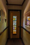 Voordeur 4B met glas in lood.
<br/>
Schouten + Van der Giezen Makelaars, 2022