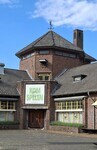 De hoek met toren en entree.
<br/>
Joop de Haan, 2026