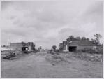 Wachten op sloop... Het viaduct aan de Sloterweg, gezien in oostelijke richting naar het Aalsmeerplein.
<br/>
J.M. Arsath Ro'is /Stadsarchief Amsterdam, 1974