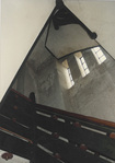 Hoogstwaarschijnlijk het trappenhuis in de toren.
<br/>
John Carp, zonder jaar