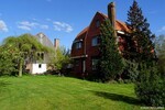 Prachtig ensemble: stal en villawoning.
              <br/>
              Gert-Jan Lobbes, 2024