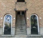 Entree met Haagse portiek.
<br/>
Marcel Westhoff, 2021
