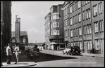 Hoek Schaepmanstraat-Van Bossestraat, met de Markthallen in de verte. Let op de decoratieve dakrand en vele roeden!
<br/>
Stadsarchief Amsterdam, 1947